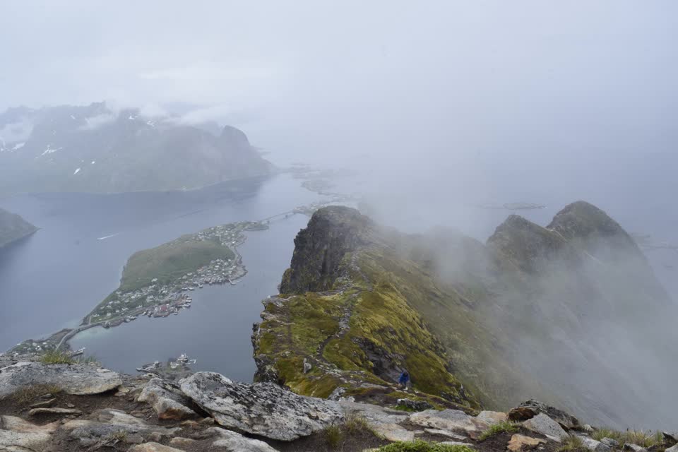 22-06-Jun-Skan-Lofoten-Nebel-Bergaussicht-Z.mp4